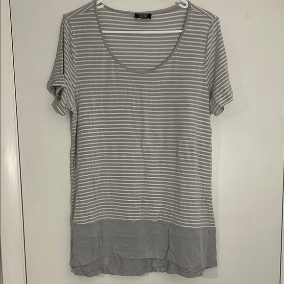 Jones New York Tops - Jones New York Gray and White Relaxed Short Sleeve Tee